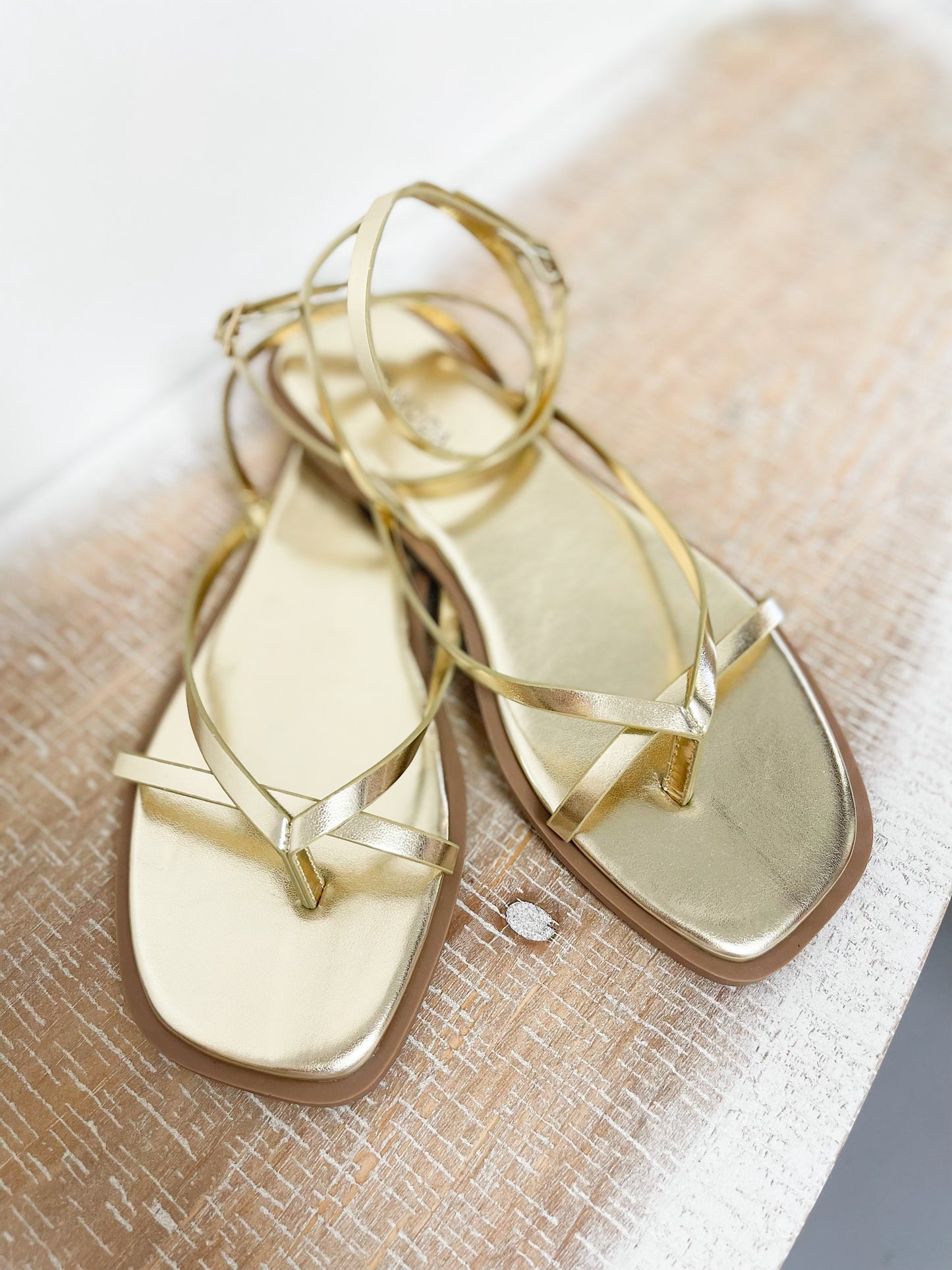 ELIOT SANDALS (GOLD)